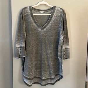 Jane and Delancey 1X v neck women’s top